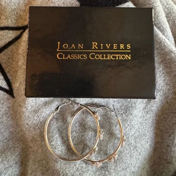 Joan Rivers Classics Collection Triple Bee Silver Hoop Earrings (NIB) 🐝 - Picture 4 of 13